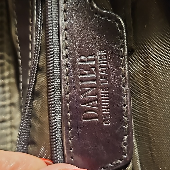 Danier Leather Unisex Crossbody - Picture 9 of 14